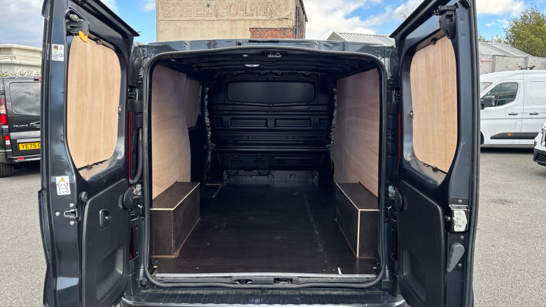 Nissan Primastar 30 L2 Diesel 2.0 dCi 150ps H1 Tekna Van